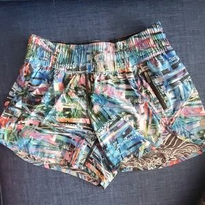 Lululemon multi color shorts 4"